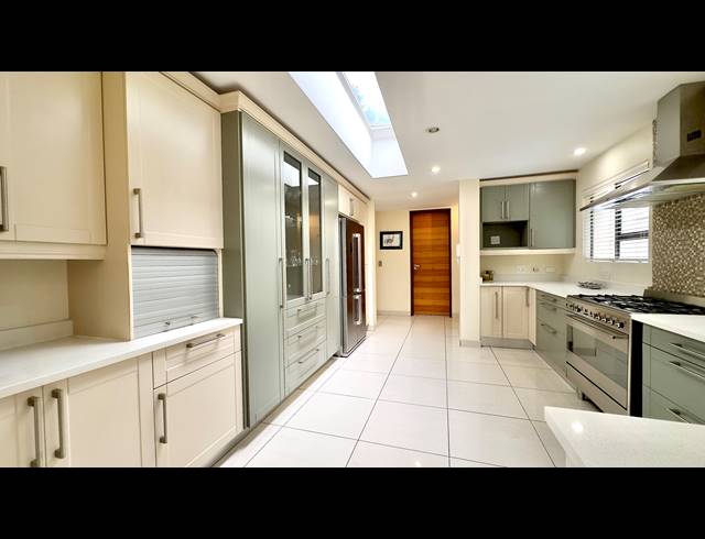 5 BEDROOM HOUSE FOR SALE IN BRYANSTON